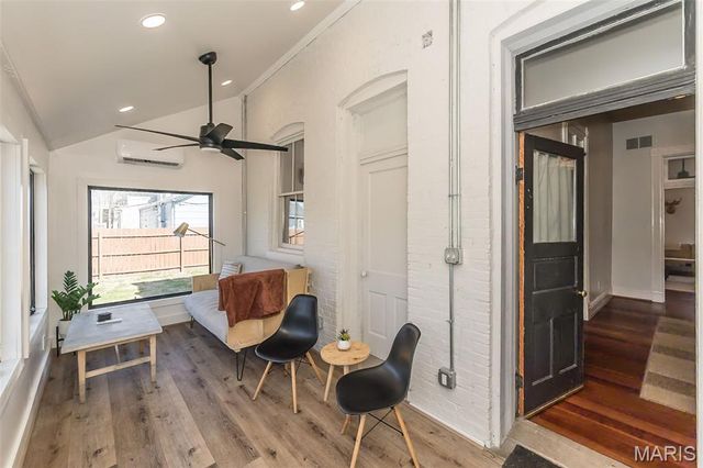 1411 N 2nd Street, St Charles, MO 63301