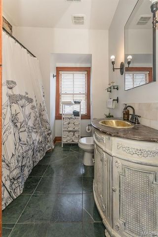 1411 N 2nd Street, St Charles, MO 63301