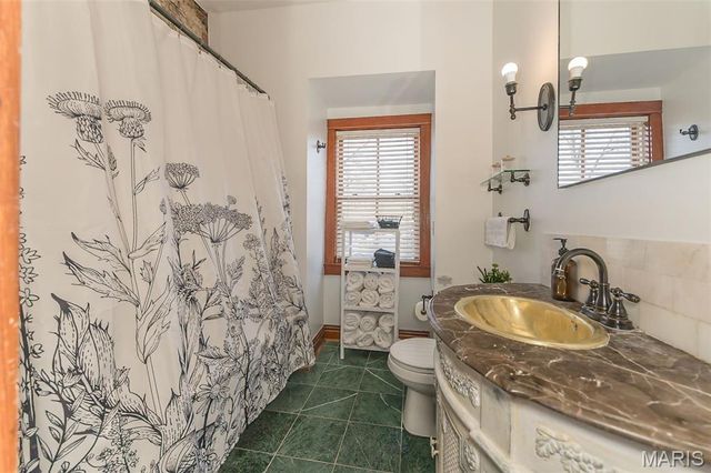 1411 N 2nd Street, St Charles, MO 63301