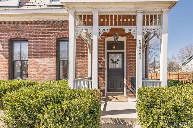 1411 N 2nd Street, St Charles, MO 63301