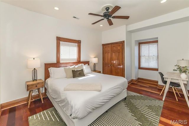 1411 N 2nd Street, St Charles, MO 63301