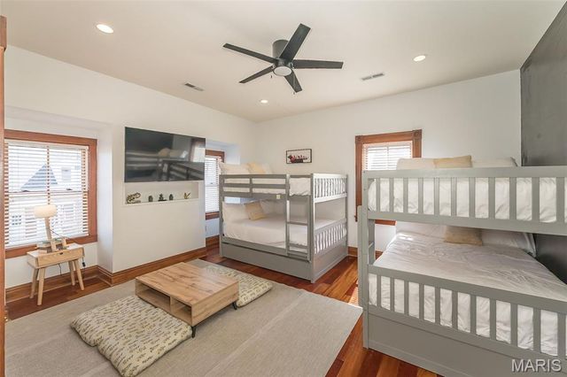 1411 N 2nd Street, St Charles, MO 63301