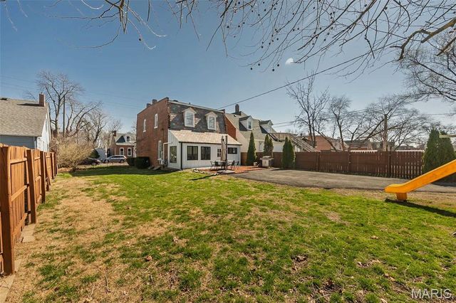 1411 N 2nd Street, St Charles, MO 63301