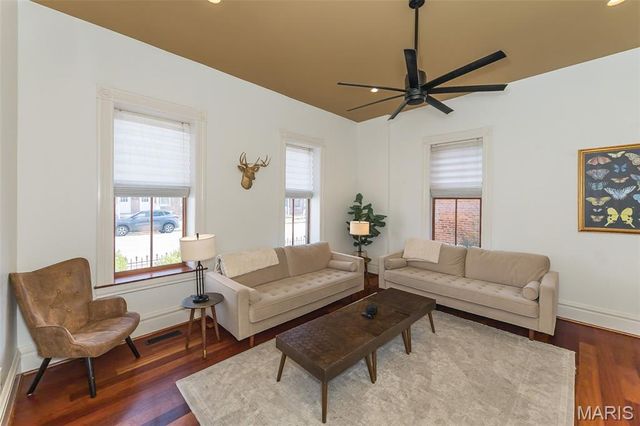 1411 N 2nd Street, St Charles, MO 63301