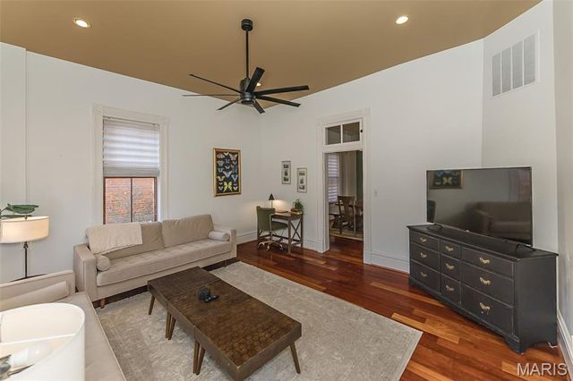 1411 N 2nd Street, St Charles, MO 63301