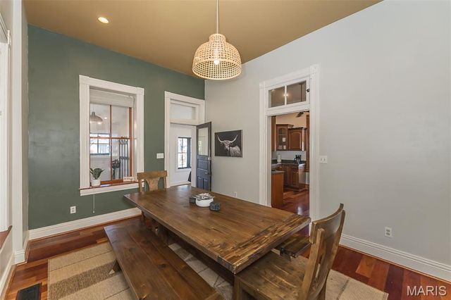 1411 N 2nd Street, St Charles, MO 63301