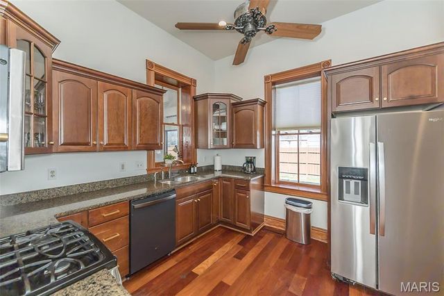 1411 N 2nd Street, St Charles, MO 63301