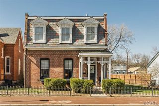 1411 N 2nd Street, St Charles, MO 63301