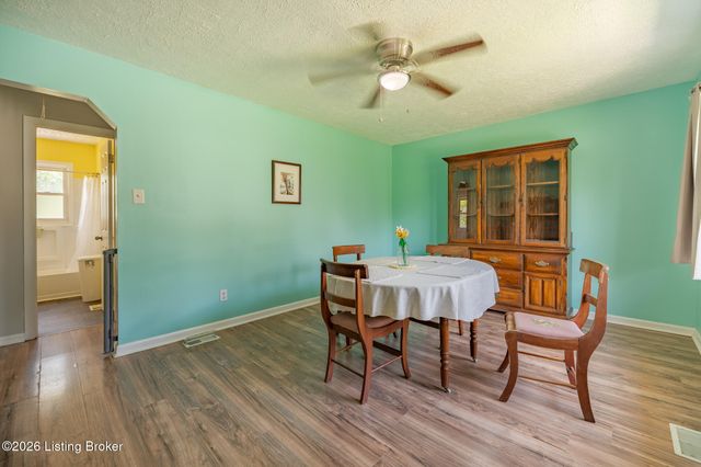 6000 Noah Dr, Louisville, KY 40258
