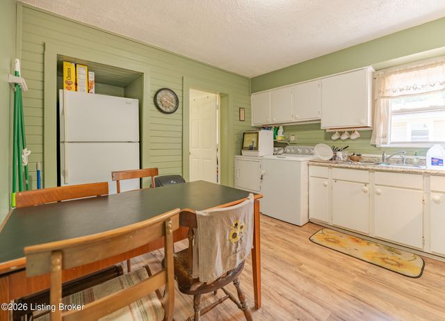 6000 Noah Dr, Louisville, KY 40258