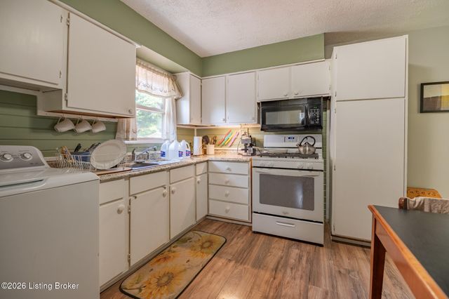6000 Noah Dr, Louisville, KY 40258