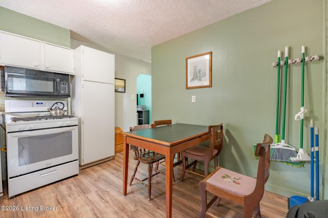 6000 Noah Dr, Louisville, KY 40258