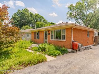6000 Noah Dr, Louisville, KY 40258