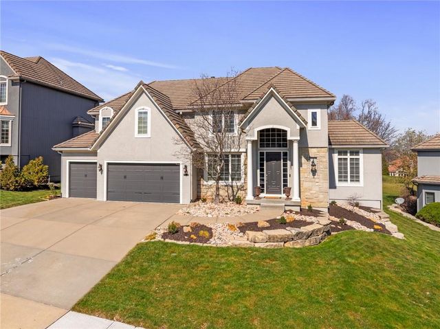 8926 Quail Ridge Lane, Lenexa, KS 66220