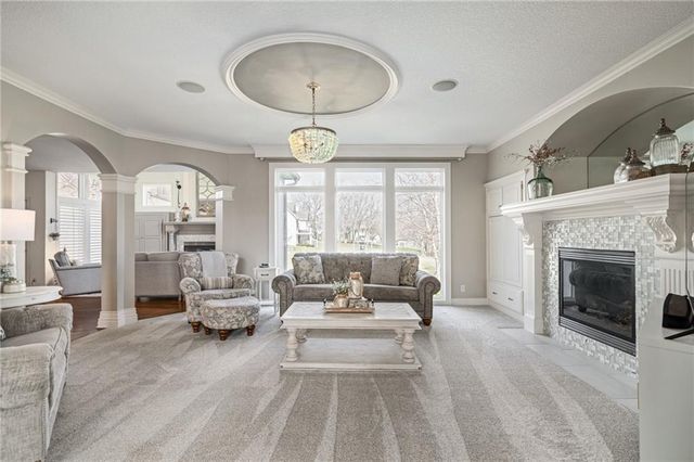 8926 Quail Ridge Lane, Lenexa, KS 66220