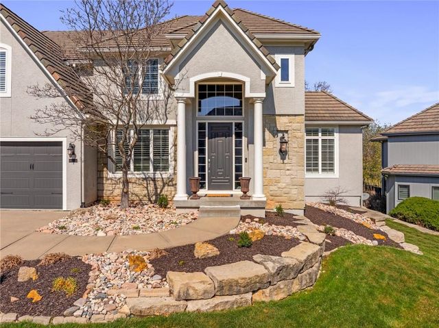 8926 Quail Ridge Lane, Lenexa, KS 66220