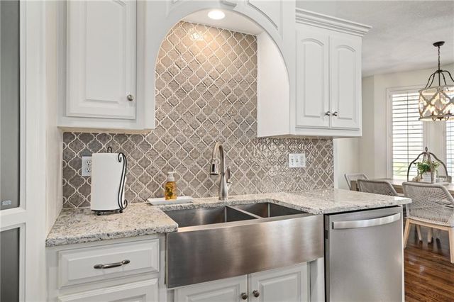 8926 Quail Ridge Lane, Lenexa, KS 66220