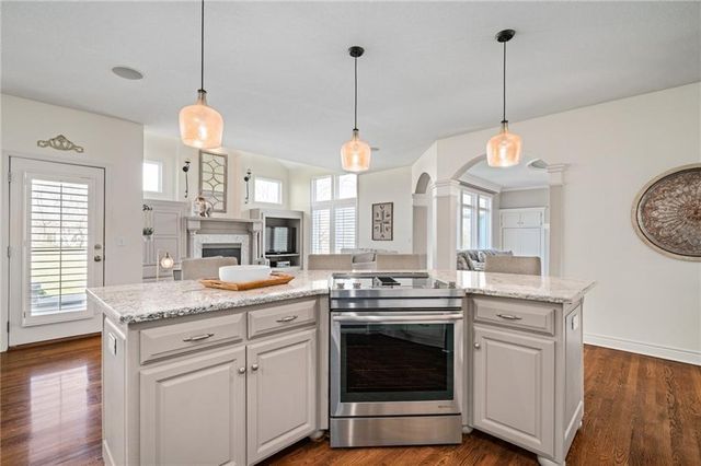 8926 Quail Ridge Lane, Lenexa, KS 66220