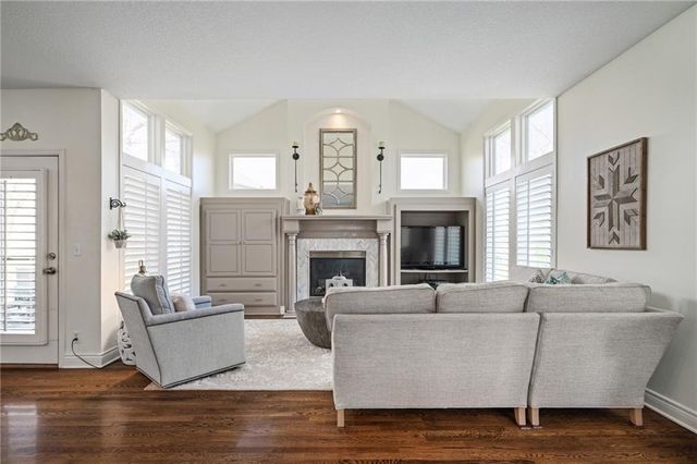 8926 Quail Ridge Lane, Lenexa, KS 66220