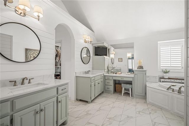 8926 Quail Ridge Lane, Lenexa, KS 66220