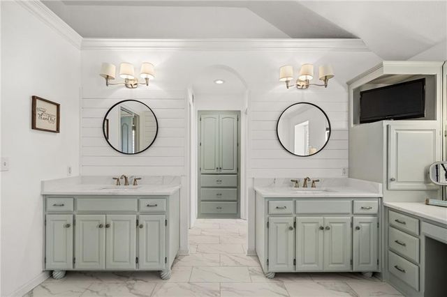 8926 Quail Ridge Lane, Lenexa, KS 66220