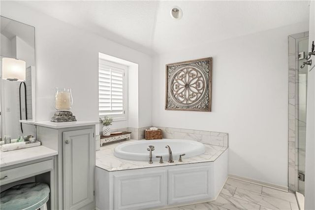 8926 Quail Ridge Lane, Lenexa, KS 66220