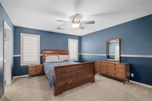 8926 Quail Ridge Lane, Lenexa, KS 66220