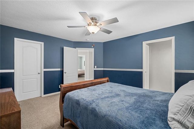 8926 Quail Ridge Lane, Lenexa, KS 66220