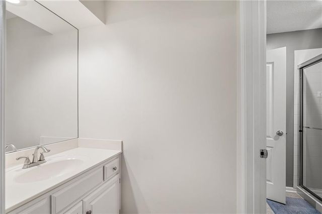 8926 Quail Ridge Lane, Lenexa, KS 66220