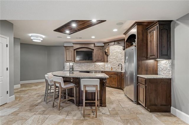 8926 Quail Ridge Lane, Lenexa, KS 66220