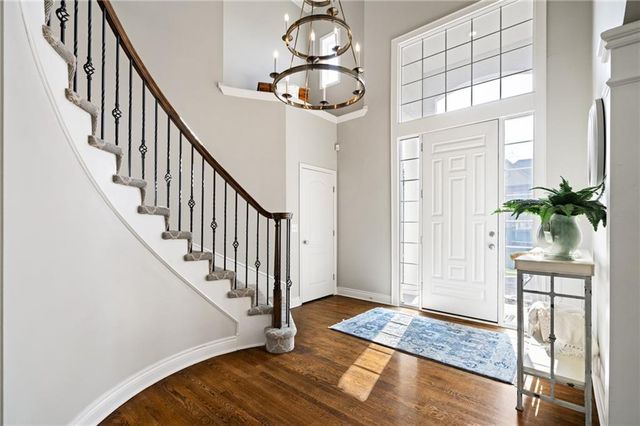 8926 Quail Ridge Lane, Lenexa, KS 66220