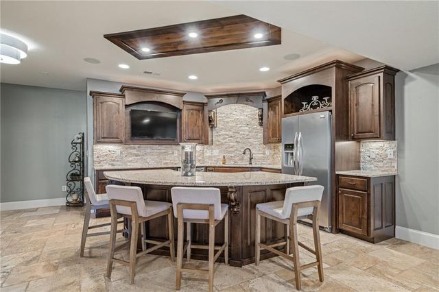 8926 Quail Ridge Lane, Lenexa, KS 66220