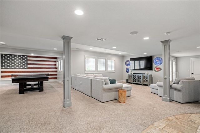 8926 Quail Ridge Lane, Lenexa, KS 66220