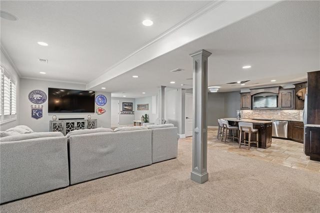 8926 Quail Ridge Lane, Lenexa, KS 66220