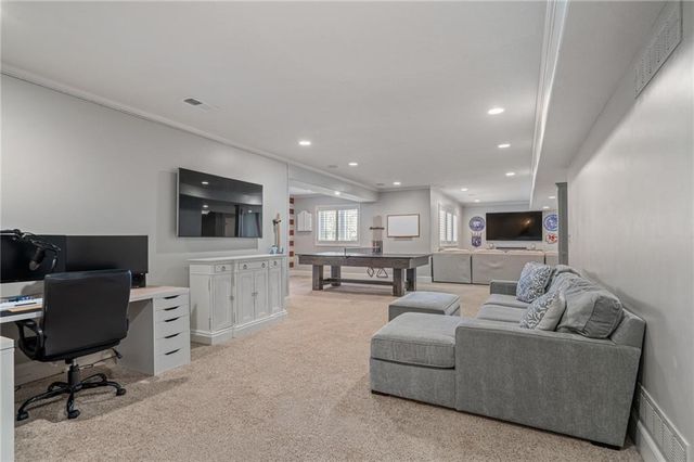 8926 Quail Ridge Lane, Lenexa, KS 66220