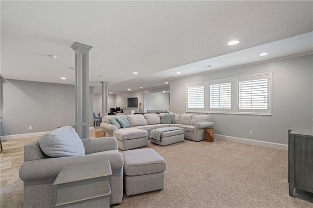 8926 Quail Ridge Lane, Lenexa, KS 66220