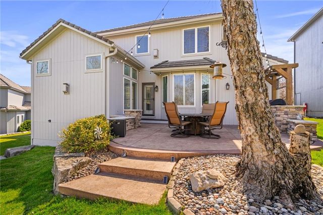 8926 Quail Ridge Lane, Lenexa, KS 66220