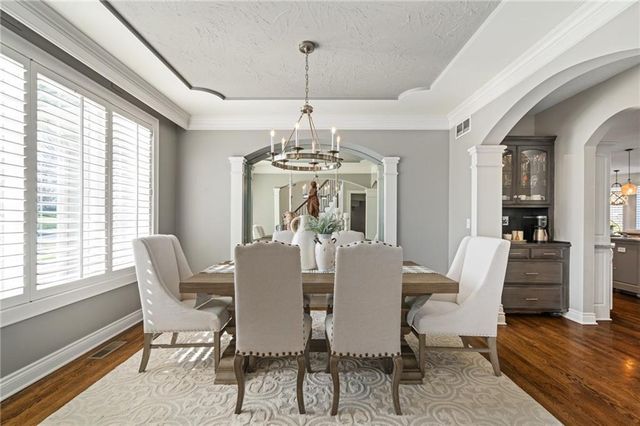 8926 Quail Ridge Lane, Lenexa, KS 66220