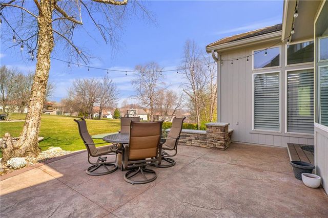 8926 Quail Ridge Lane, Lenexa, KS 66220