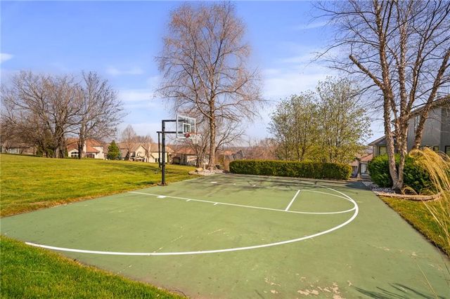 8926 Quail Ridge Lane, Lenexa, KS 66220