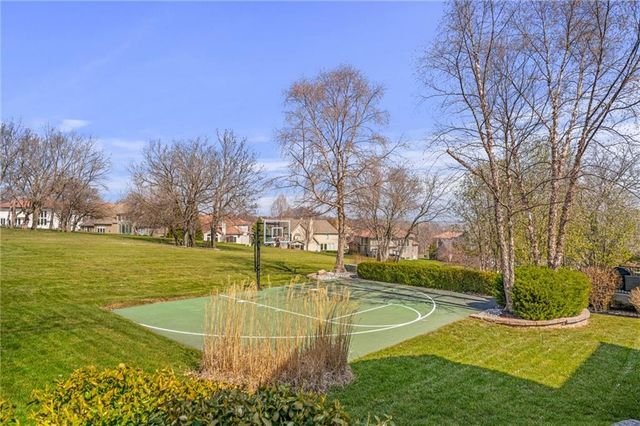 8926 Quail Ridge Lane, Lenexa, KS 66220