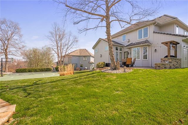 8926 Quail Ridge Lane, Lenexa, KS 66220