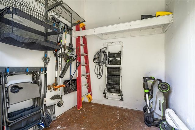 8926 Quail Ridge Lane, Lenexa, KS 66220