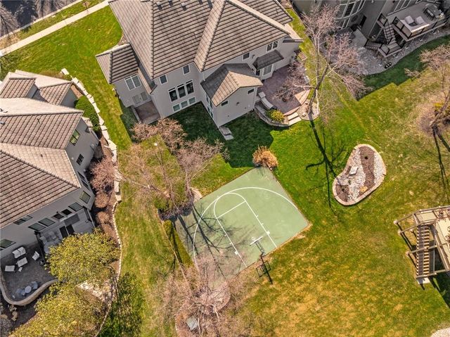 8926 Quail Ridge Lane, Lenexa, KS 66220