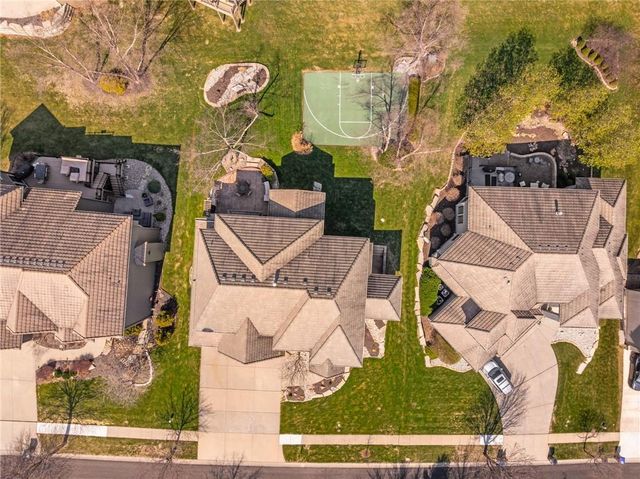 8926 Quail Ridge Lane, Lenexa, KS 66220