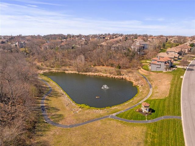 8926 Quail Ridge Lane, Lenexa, KS 66220