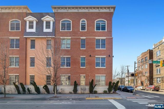 974 Summit, Newark, NJ 07307