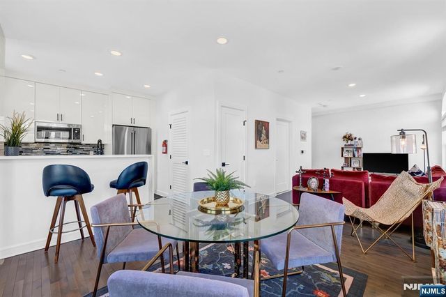 974 Summit, Newark, NJ 07307