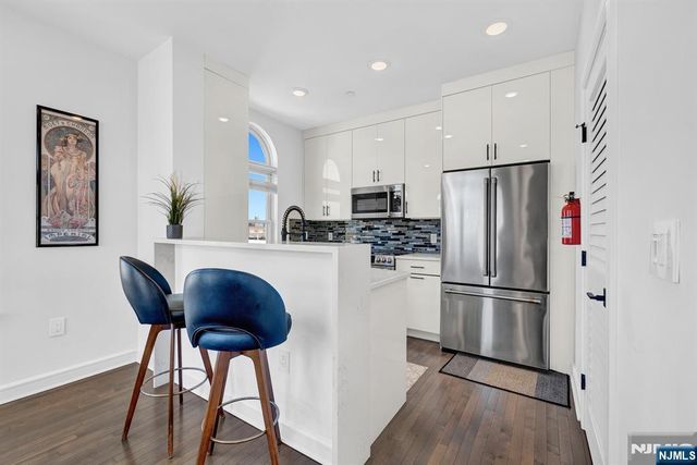 974 Summit, Newark, NJ 07307