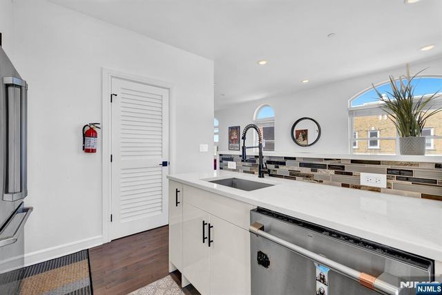 974 Summit, Newark, NJ 07307